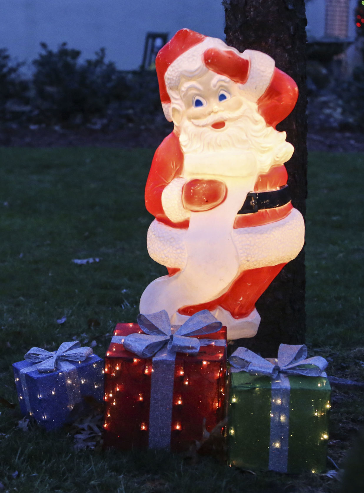 112420-qc-nws-decorations-09.JPG
